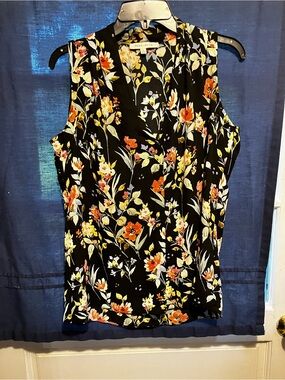 Rose & Olive Black Floral V-Neck Sleeveless Camisole small